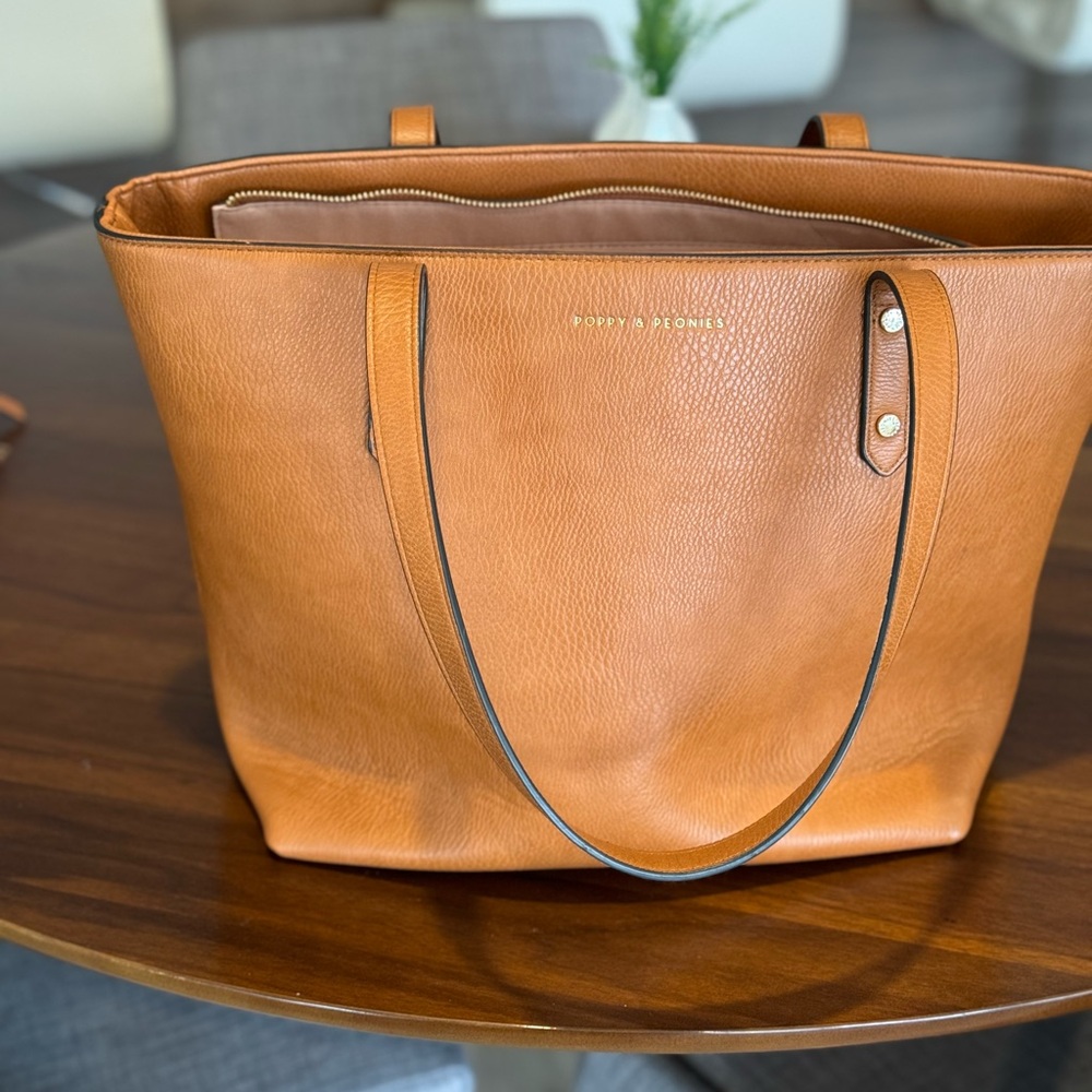 Like new GO-GETTER TOTE in COGNAC no marks, tears or any sign of wear.